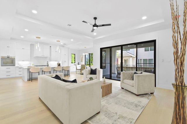 5115 Maple St, Houston, TX 77401