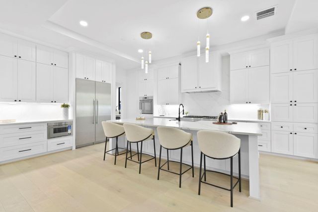 5115 Maple St, Houston, TX 77401