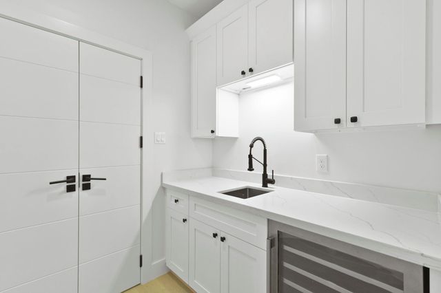 5115 Maple St, Houston, TX 77401