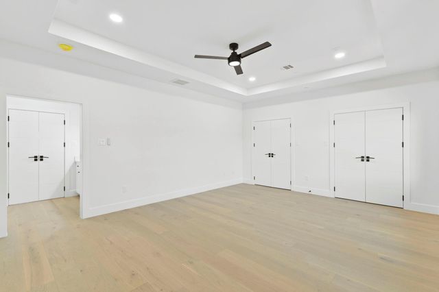 5115 Maple St, Houston, TX 77401