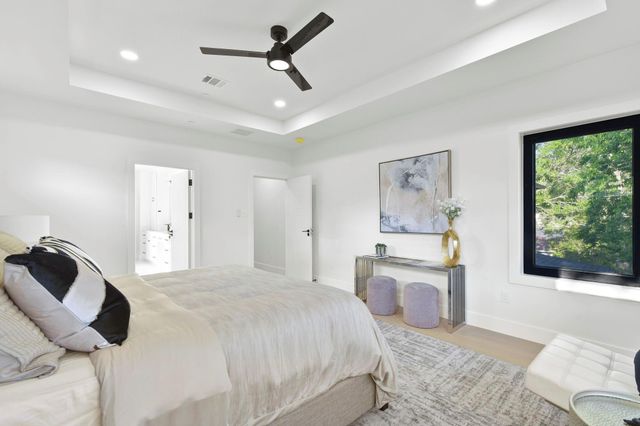 5115 Maple St, Houston, TX 77401