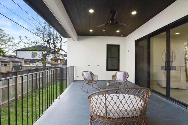 5115 Maple St, Houston, TX 77401