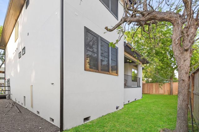 5115 Maple St, Houston, TX 77401