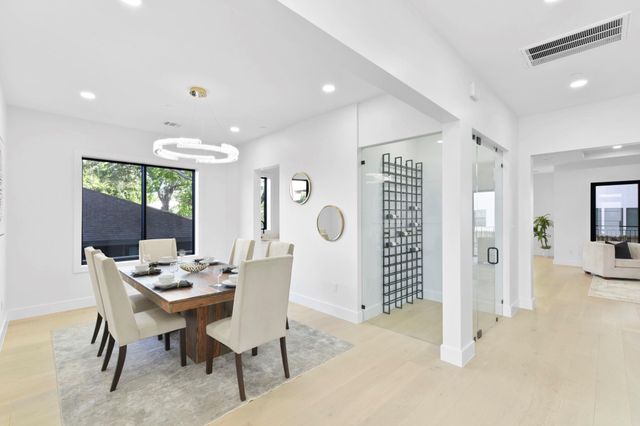 5115 Maple St, Houston, TX 77401