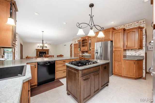 1660 Golf Course Drive, Belleville, IL 62220