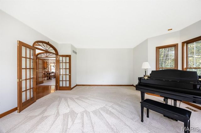 1660 Golf Course Drive, Belleville, IL 62220