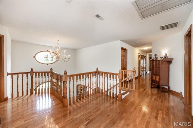 1660 Golf Course Drive, Belleville, IL 62220