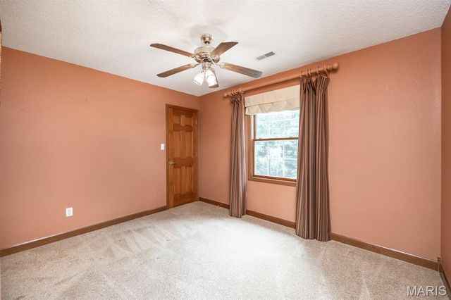 1660 Golf Course Drive, Belleville, IL 62220