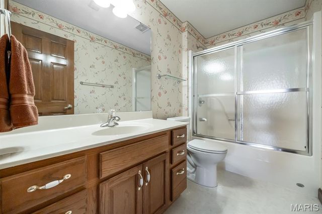 1660 Golf Course Drive, Belleville, IL 62220