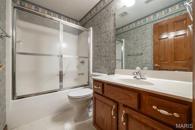 1660 Golf Course Drive, Belleville, IL 62220