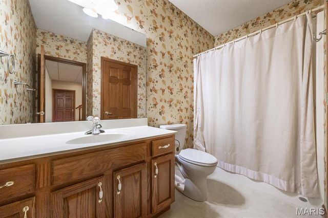 1660 Golf Course Drive, Belleville, IL 62220