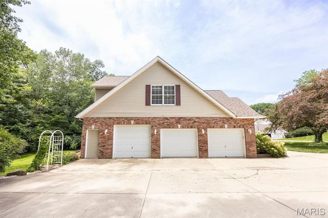 1660 Golf Course Drive, Belleville, IL 62220