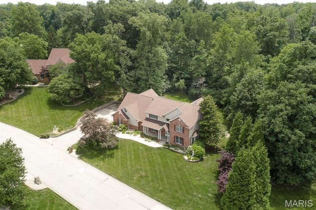 1660 Golf Course Drive, Belleville, IL 62220