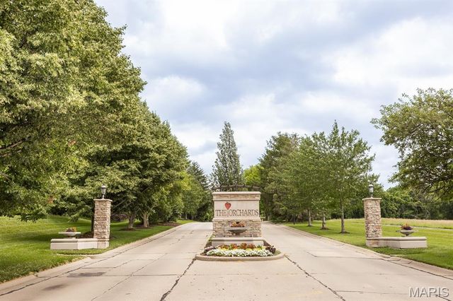 1660 Golf Course Drive, Belleville, IL 62220