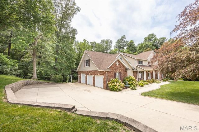 1660 Golf Course Drive, Belleville, IL 62220