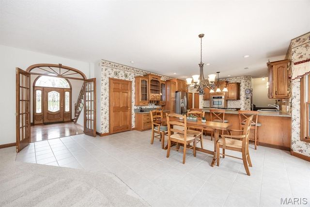 1660 Golf Course Drive, Belleville, IL 62220