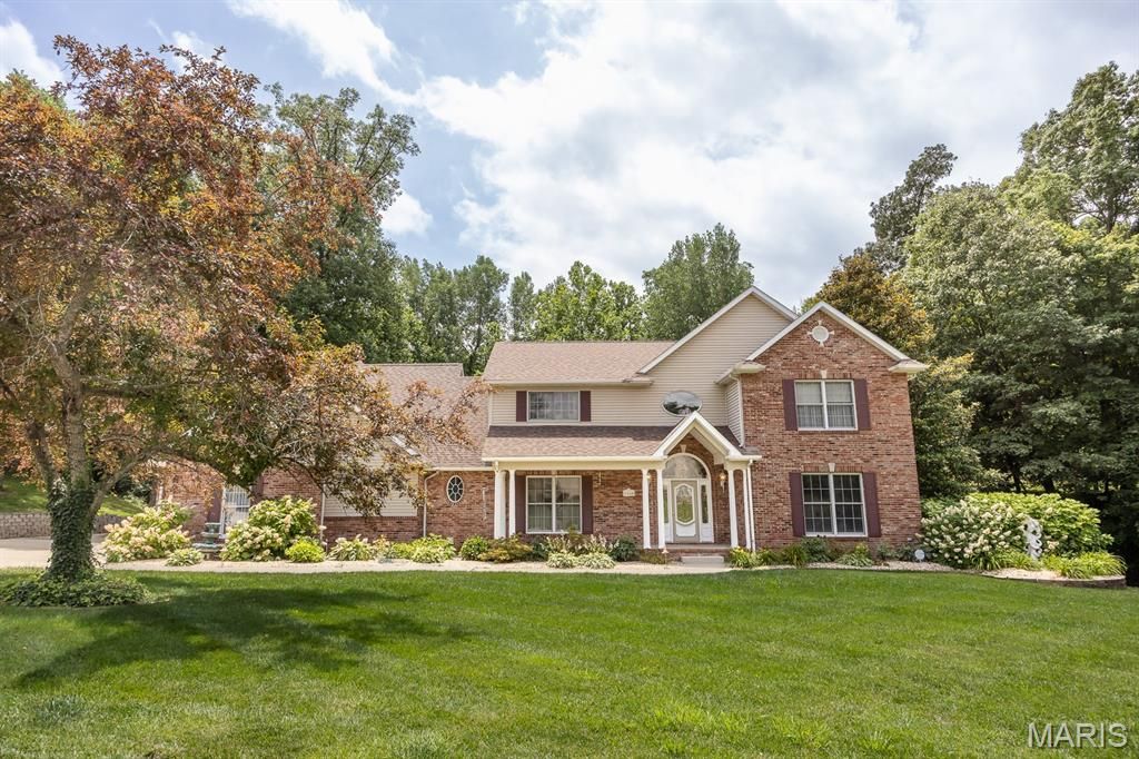 1660 Golf Course Drive, Belleville, IL 62220