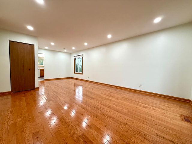 2449 Carlton Drive, Woodridge, IL 60517