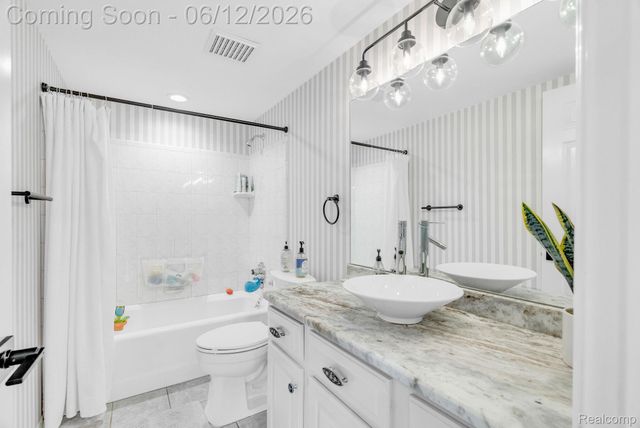 3737 Harbor Lane, East China Township, MI 48054