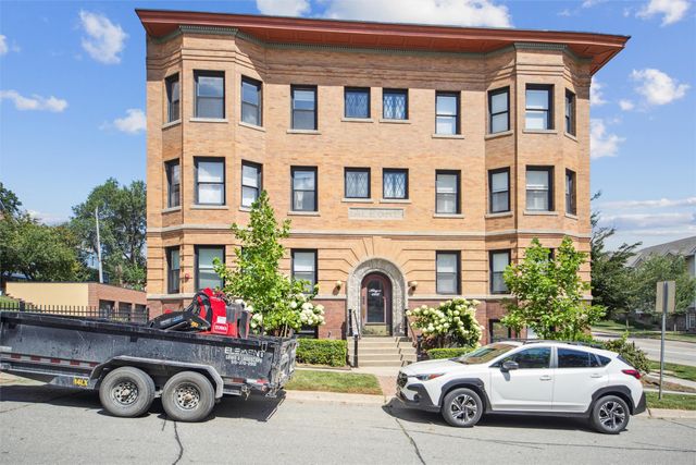 1503 Pleasant Street 6, Des Moines, IA 50314