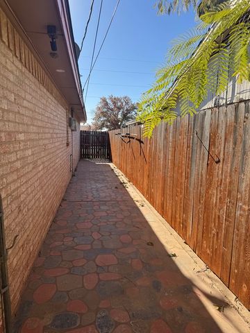 403 Crenshaw Dr, Midland, TX 79705