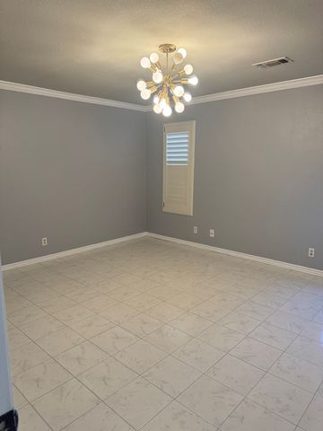 403 Crenshaw Dr, Midland, TX 79705