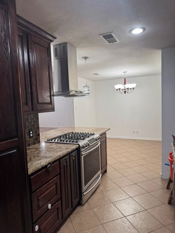 403 Crenshaw Dr, Midland, TX 79705