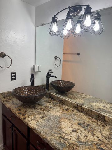 403 Crenshaw Dr, Midland, TX 79705