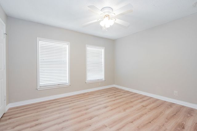 1120 N 3rd Street, Wills Point, TX 75169