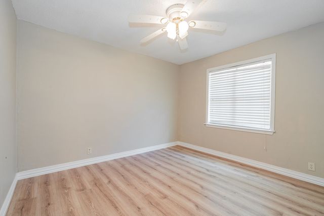 1120 N 3rd Street, Wills Point, TX 75169