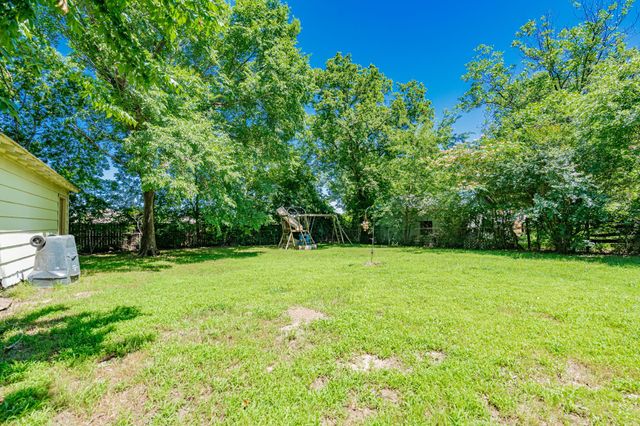1120 N 3rd Street, Wills Point, TX 75169