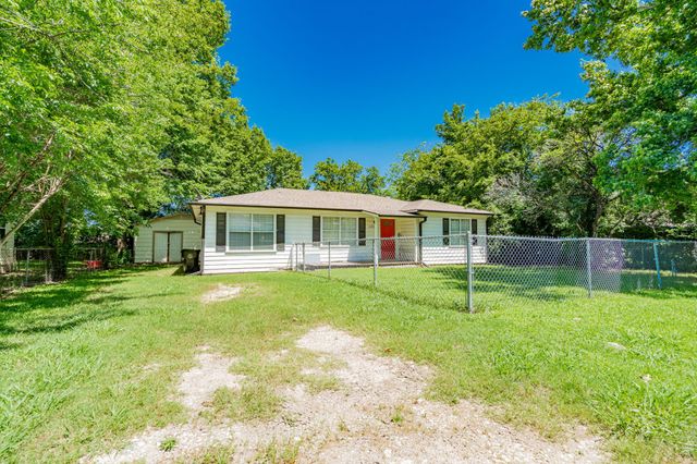 1120 N 3rd Street, Wills Point, TX 75169