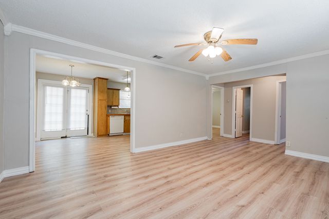1120 N 3rd Street, Wills Point, TX 75169