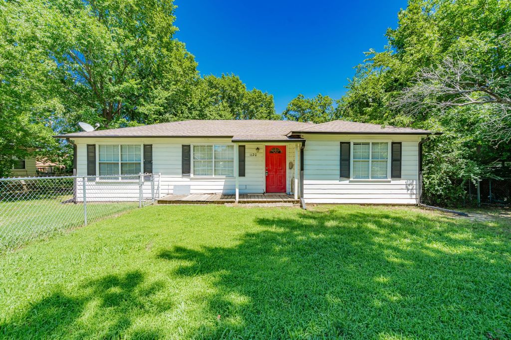 1120 N 3rd Street, Wills Point, TX 75169