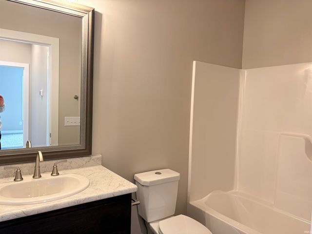 5070 CHICKADEE Drive, Woodburn, IN 46797