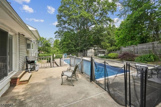 4 Dorrien Rd, Livingston Twp., NJ 07039
