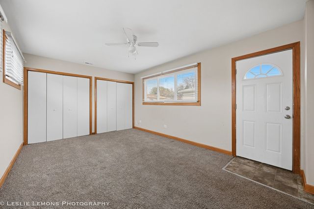 10142 S California Avenue, Evergreen Park, IL 60805