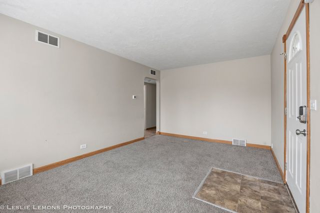 10142 S California Avenue, Evergreen Park, IL 60805