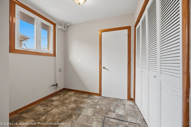 10142 S California Avenue, Evergreen Park, IL 60805