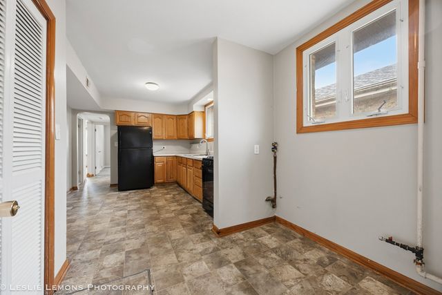 10142 S California Avenue, Evergreen Park, IL 60805