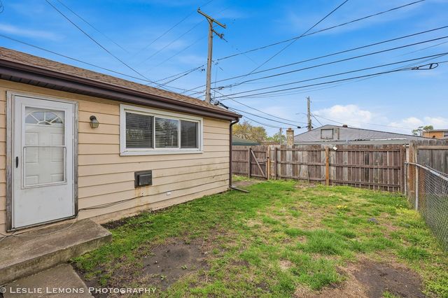 10142 S California Avenue, Evergreen Park, IL 60805