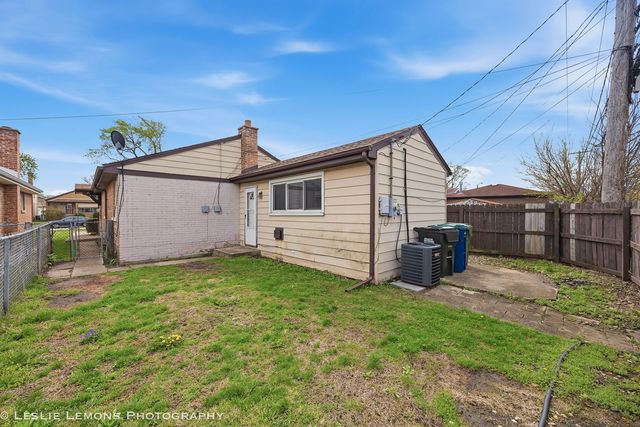 10142 S California Avenue, Evergreen Park, IL 60805