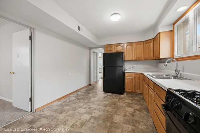 10142 S California Avenue, Evergreen Park, IL 60805