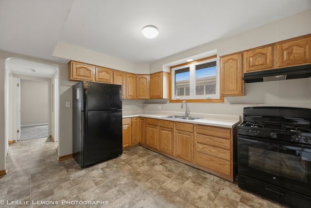 10142 S California Avenue, Evergreen Park, IL 60805