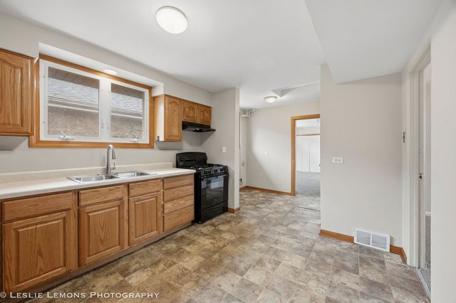 10142 S California Avenue, Evergreen Park, IL 60805