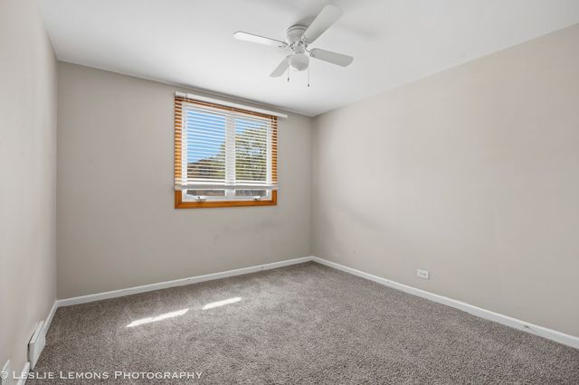 10142 S California Avenue, Evergreen Park, IL 60805