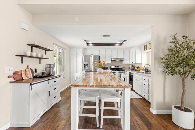 816 Lochwood Place, Escondido, CA 92026