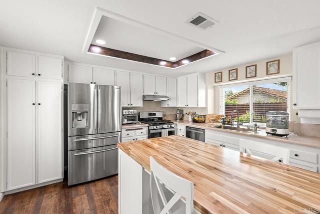 816 Lochwood Place, Escondido, CA 92026