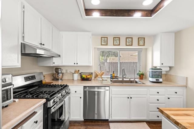 816 Lochwood Place, Escondido, CA 92026