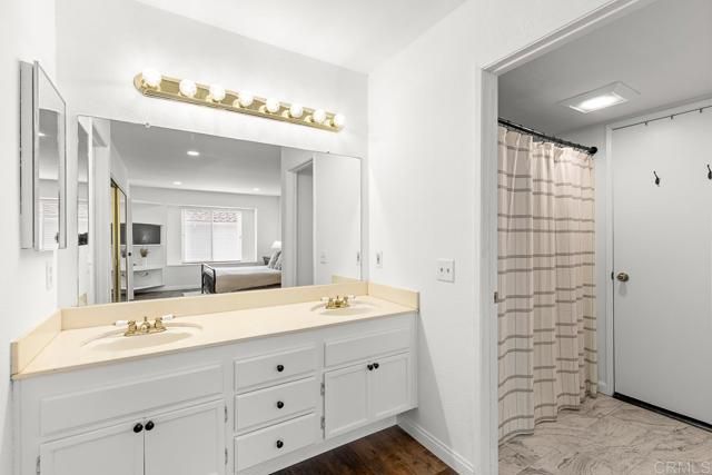 816 Lochwood Place, Escondido, CA 92026